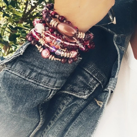 Dragon Vein  agate gold stud earrings in Magenta hues/ - Picture 8 of 8